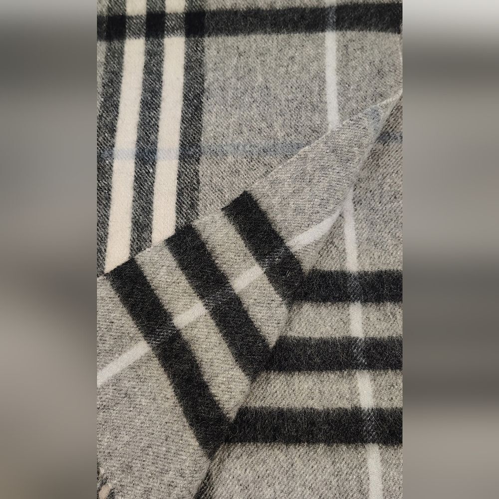 Classic Gray Plaid Men's Wool Knit Fringe Scarf - Picture 9 of 11